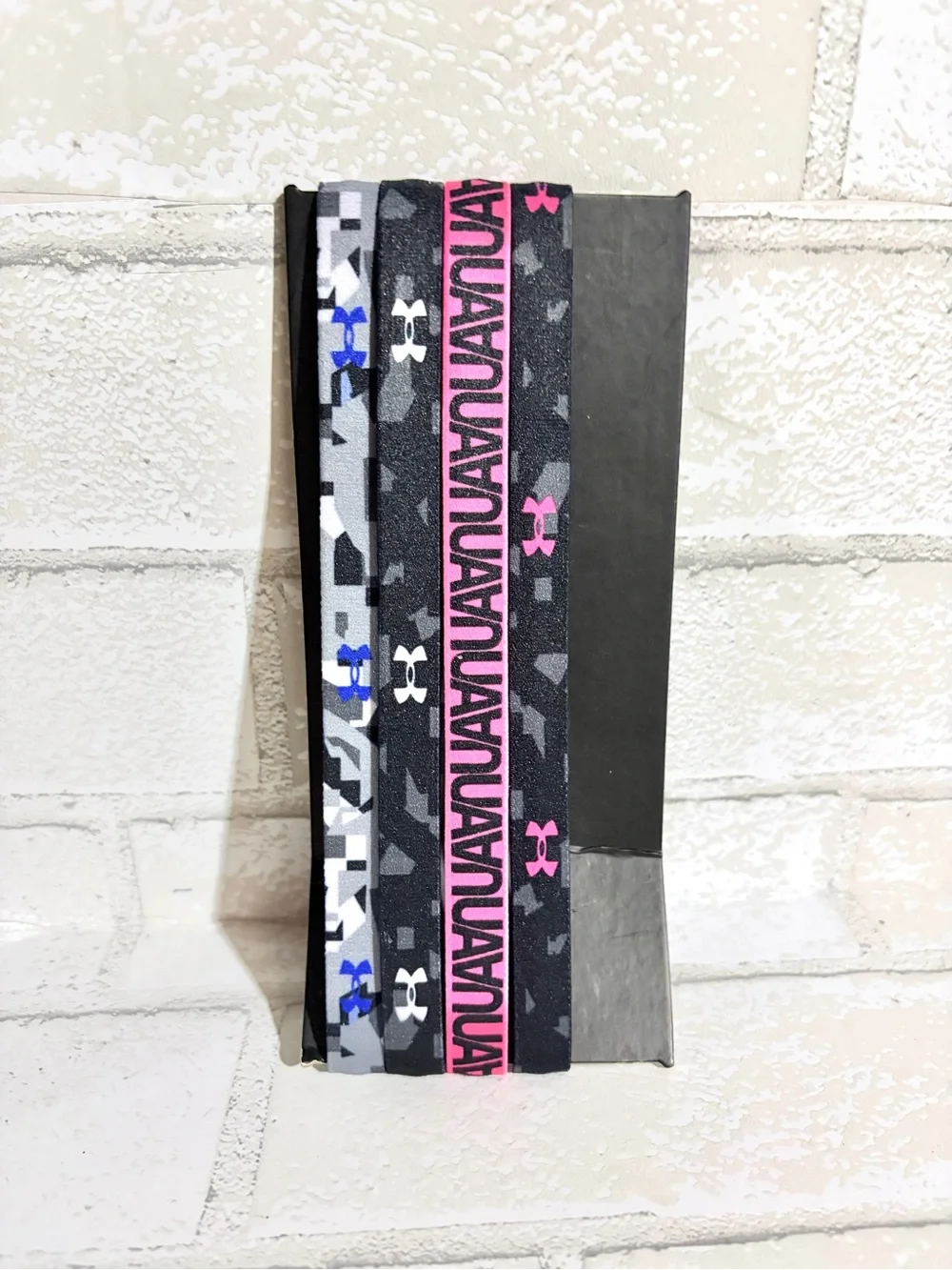 Under Armour Black, Gray Camo & Pink Athletic Headbands - Pack of 4 NEW